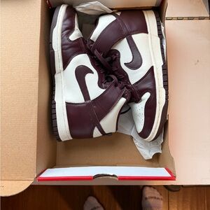 Nike Dunk High sz 9 Women’s Burgundy Crush